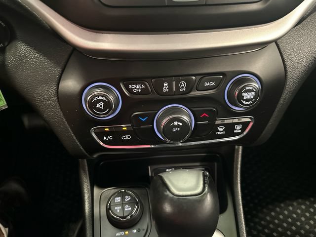 Used 2016 Jeep Cherokee Trailhawk w/ Leather Interior Group AWD/4WD image 19