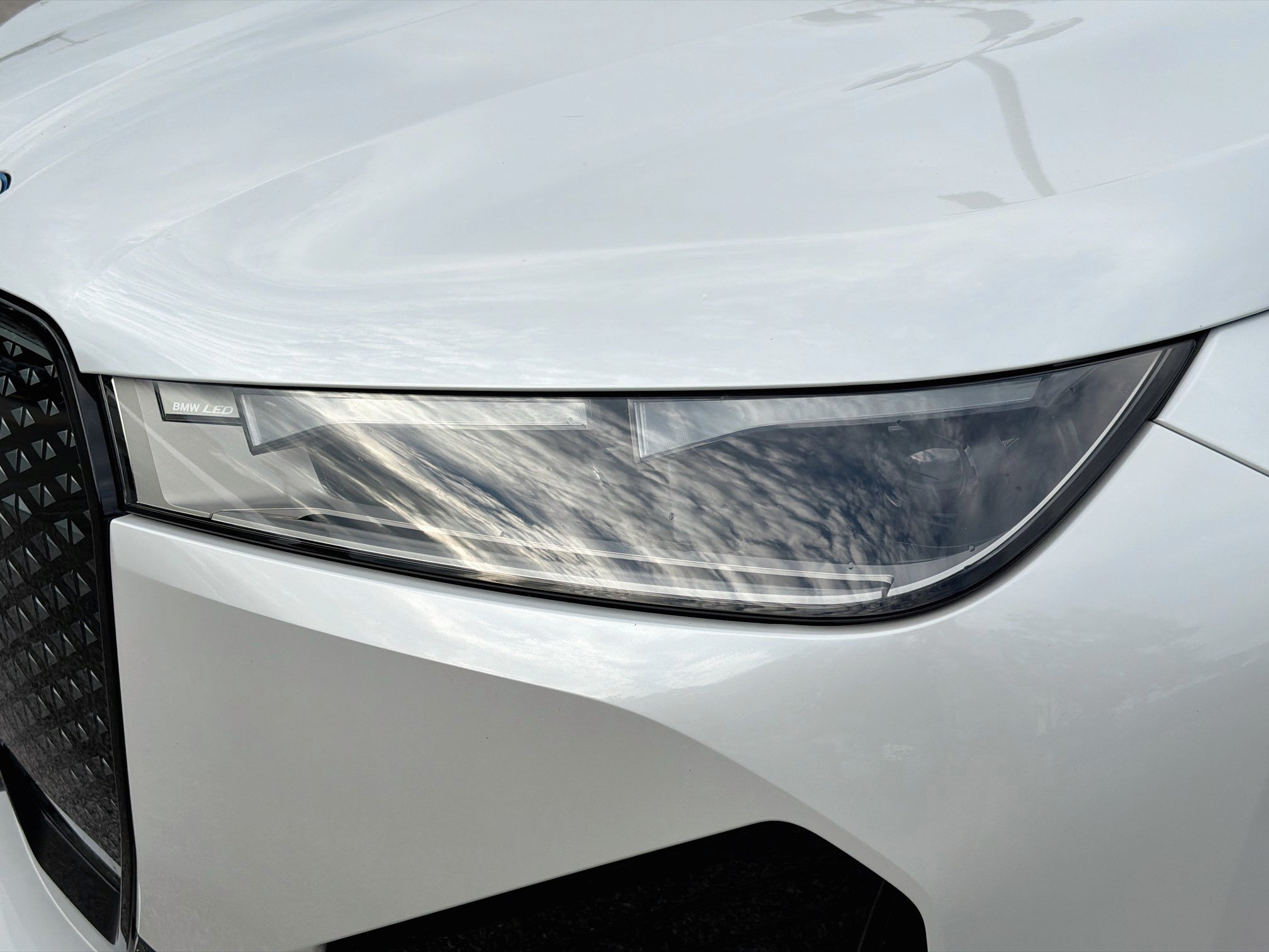 Used 2024 BMW iX xDrive50 w/ Premium Package AWD/4WD image 9