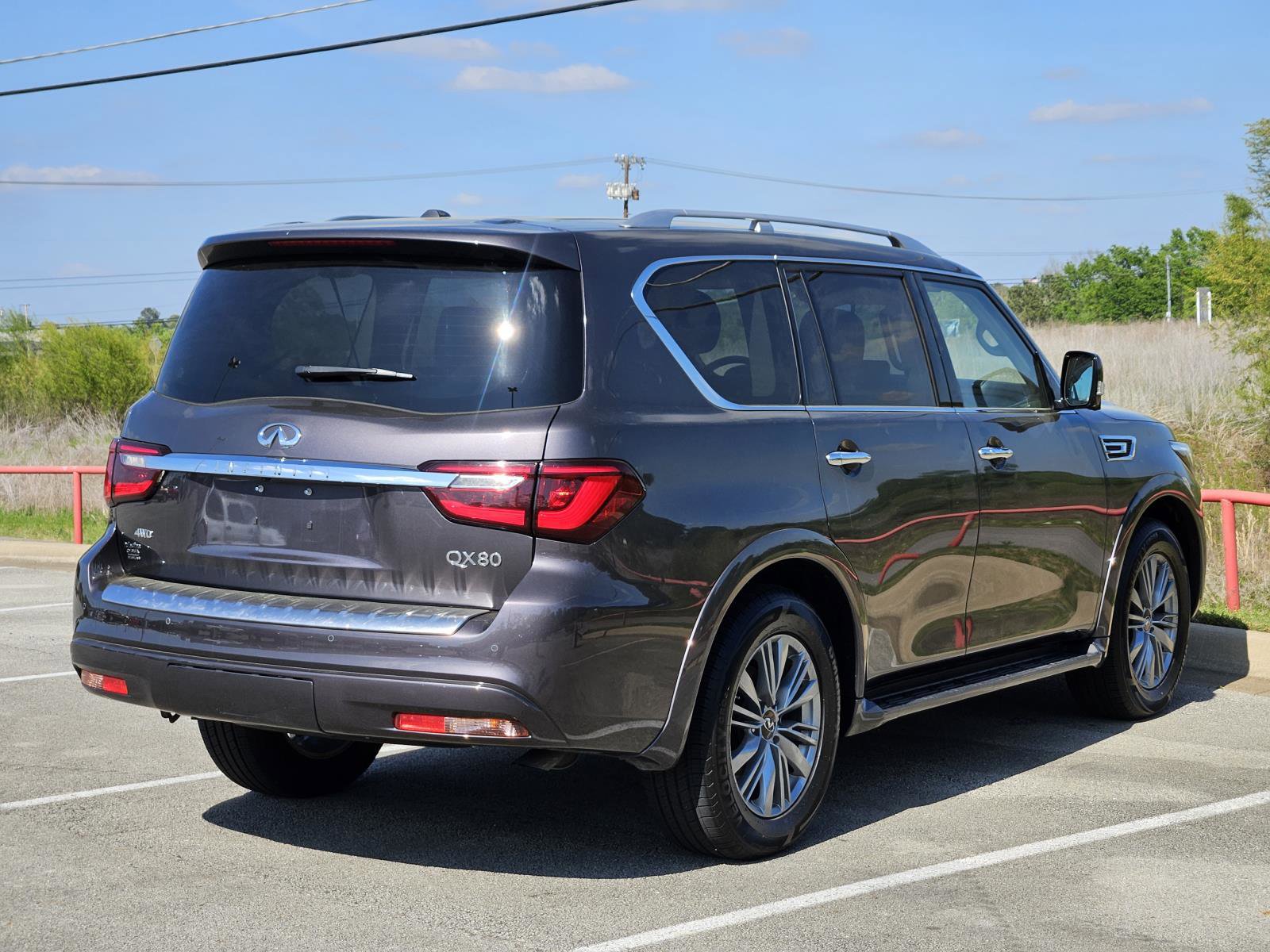 Used 2024 INFINITI QX80 Luxe image 7