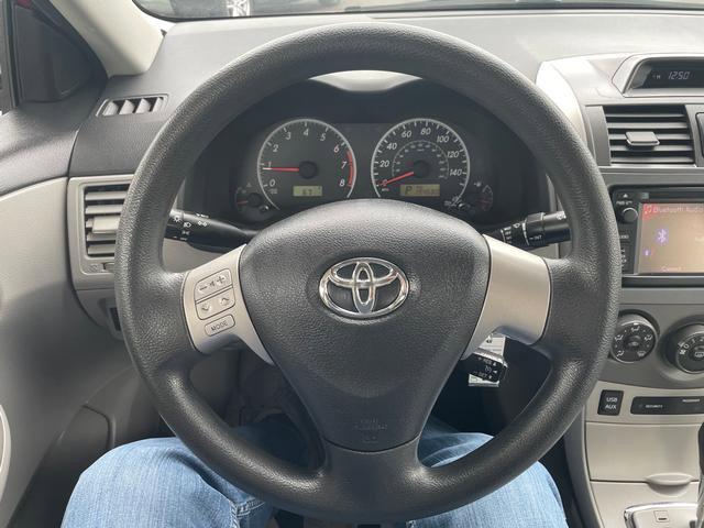 Used 2013 Toyota Corolla LE FWD image 17