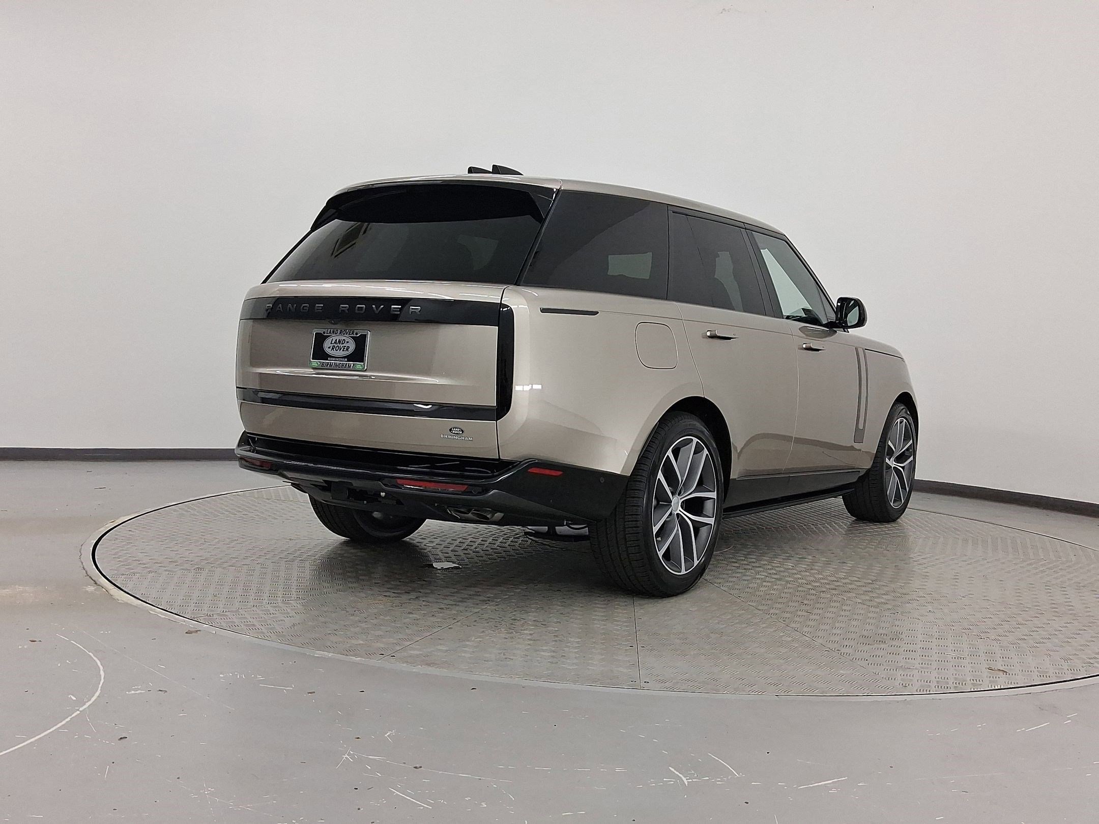 New 2025 Land Rover Range Rover SE image 9