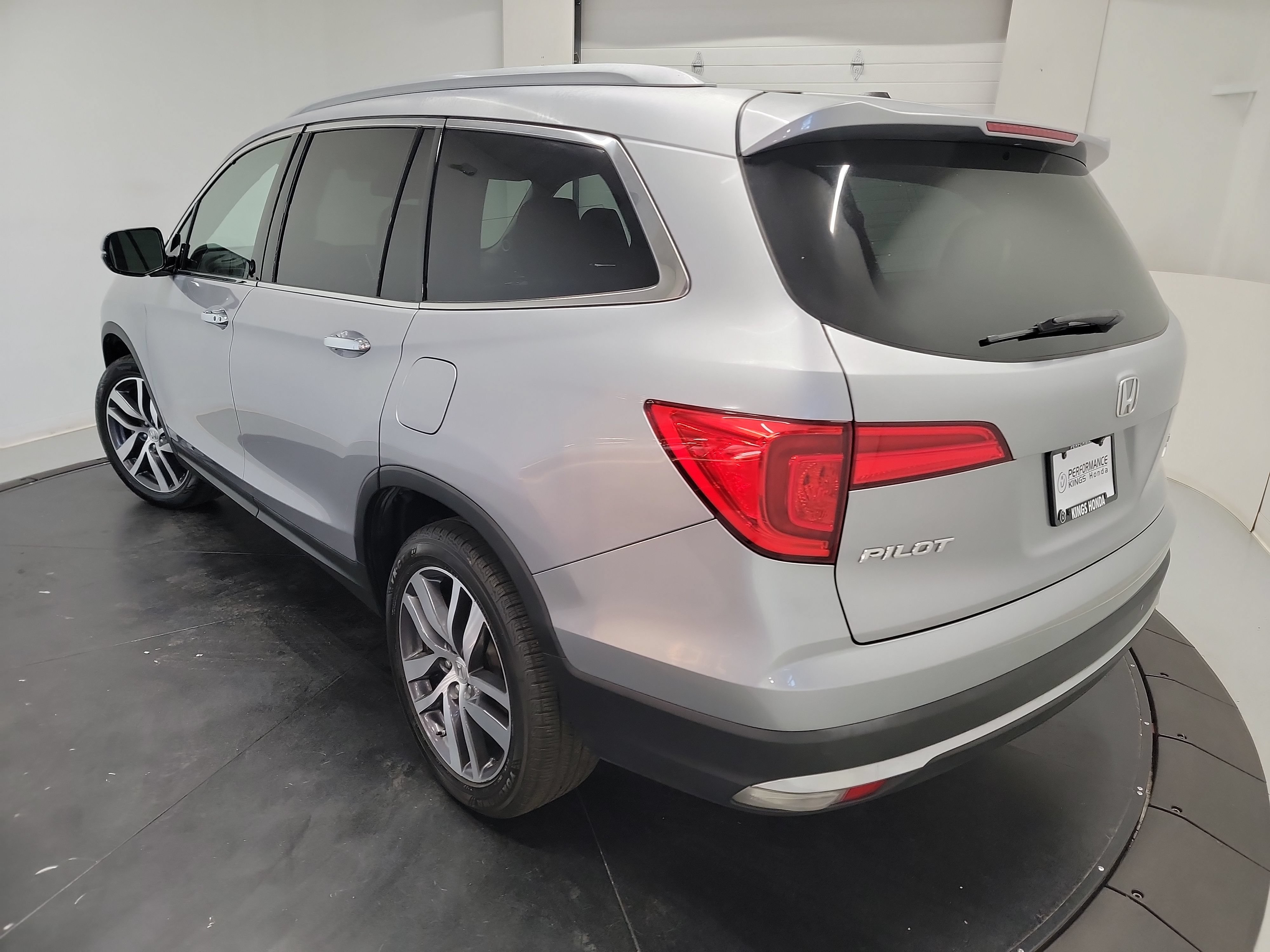 Used 2016 Honda Pilot Elite image 6