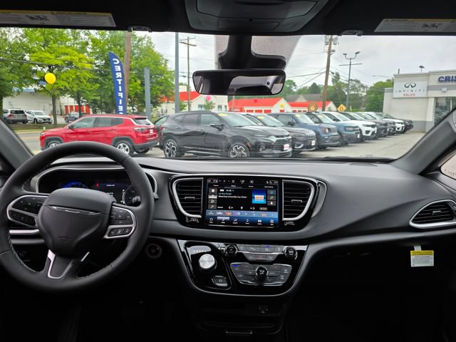 New 2027 Chrysler Pacifica LX FWD image 3