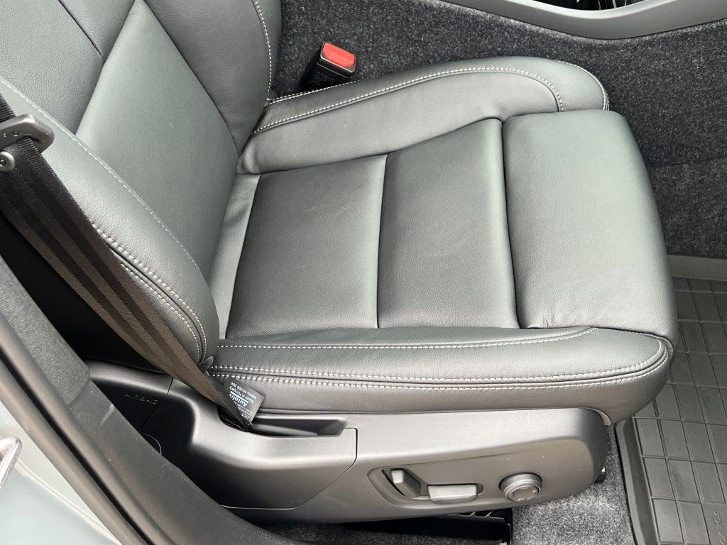 New 2026 Volvo XC40 B5 Ultra w/ Protection Package Premier image 8