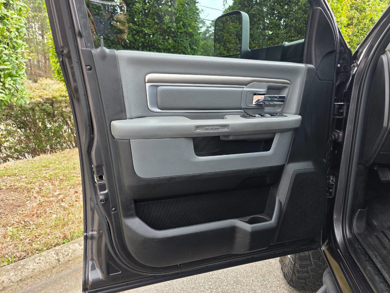 Used 2018 RAM 2500 SLT w/ Luxury Group image 10