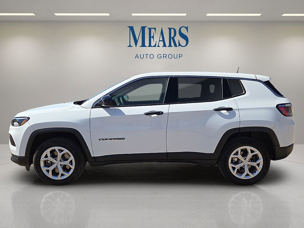 Used 2024 Jeep Compass Sport image 2
