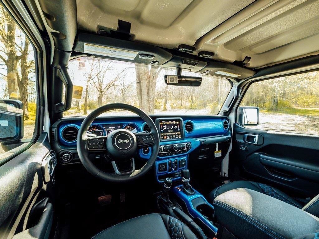 Used 2023 Jeep Gladiator Sport image 8
