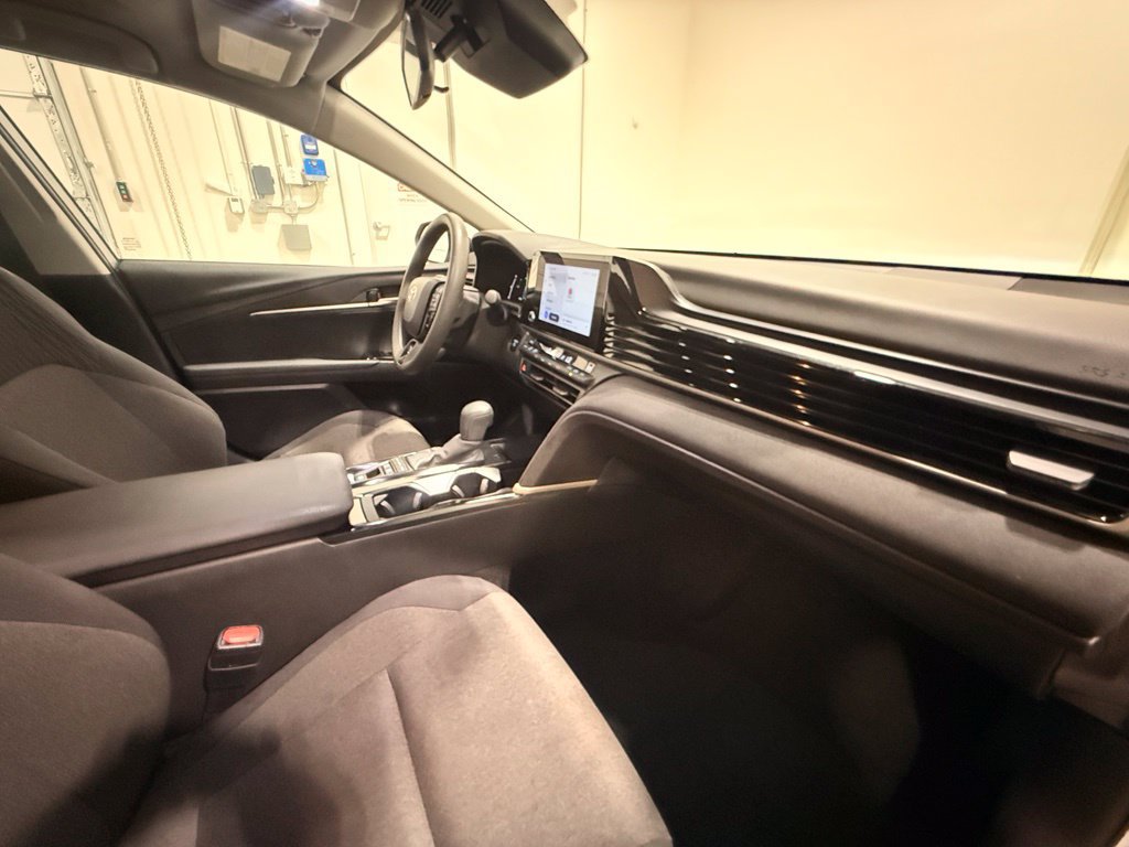 Used 2025 Toyota Camry LE FWD image 27