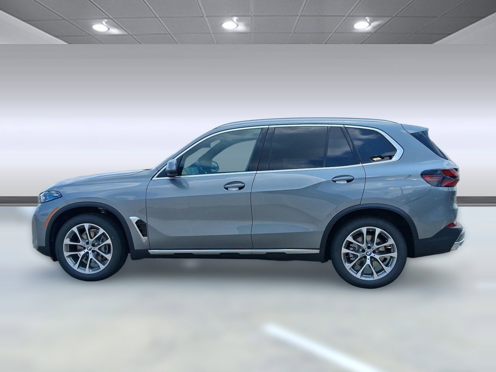 Used 2026 BMW X5 xDrive40i w/ Premium Package AWD/4WD image 2