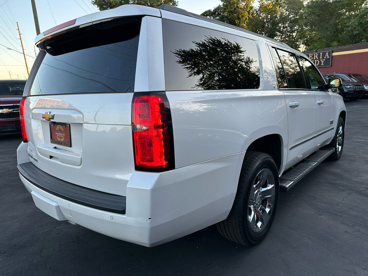 Used 2016 Chevrolet Suburban LT w/ LT Signature Package image 6