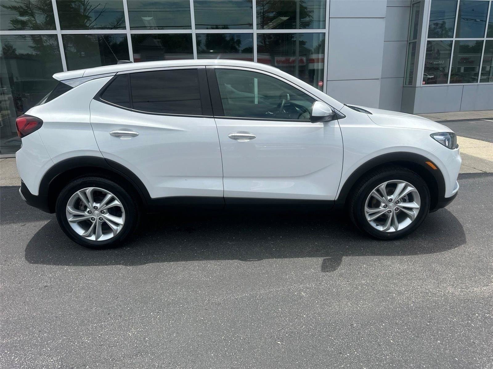 Used 2022 Buick Encore GX Preferred w/ Cold Weather Comfort Package FWD image 2