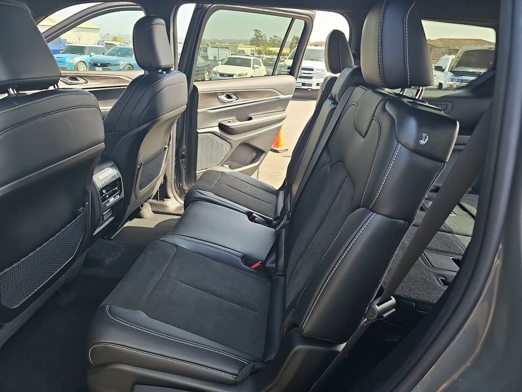New 2027 Jeep Grand Cherokee L 4WD image 15