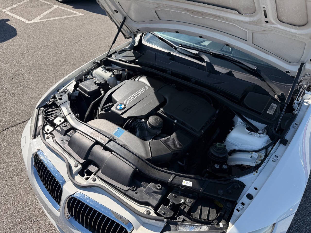Used 2011 BMW 335i xDrive Coupe w/ Premium Pkg AWD/4WD image 12