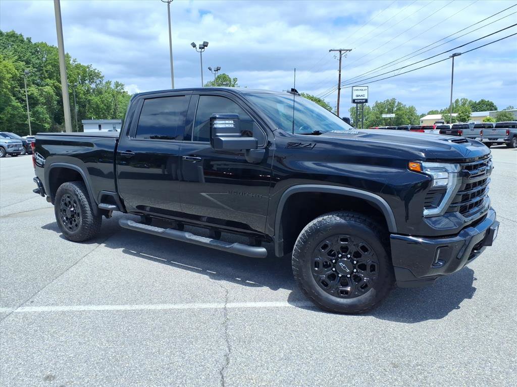 Used 2024 Chevrolet Silverado 2500 LTZ w/ LTZ Plus Package AWD/4WD image 2