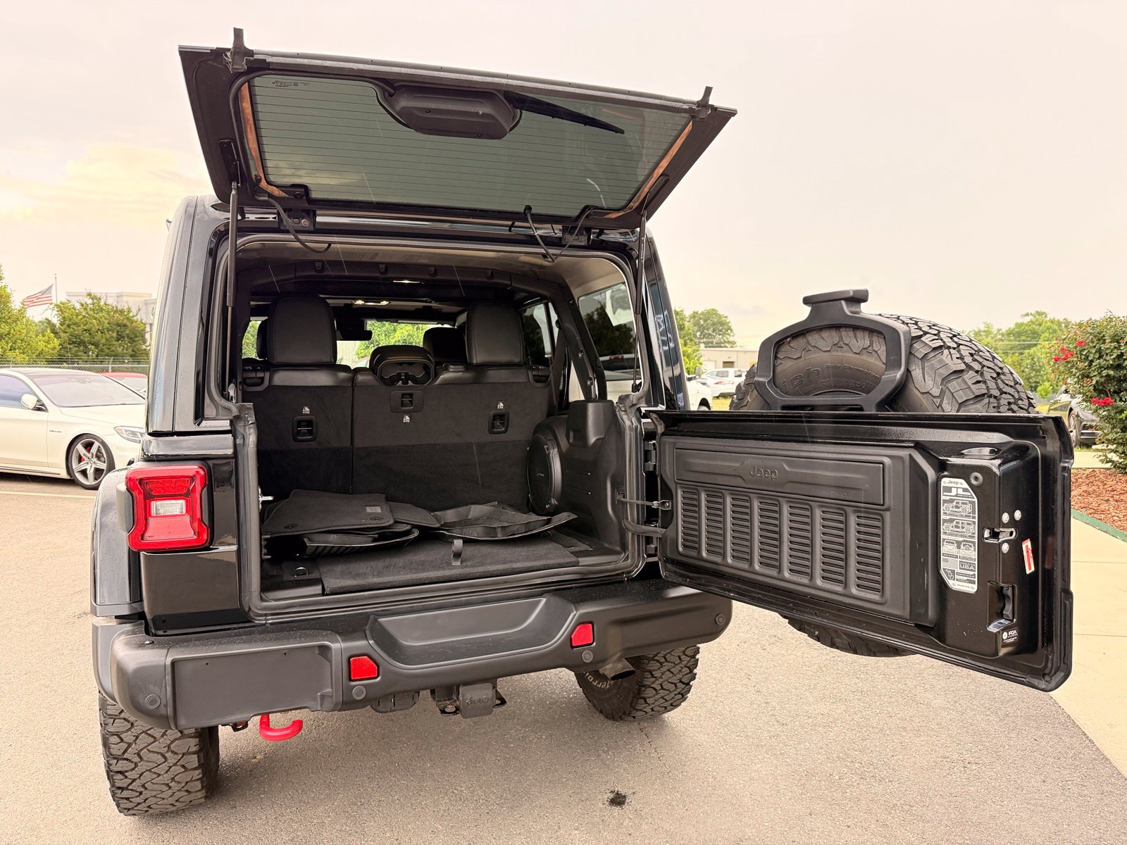 Used 2021 Jeep Wrangler Unlimited Rubicon AWD/4WD image 24