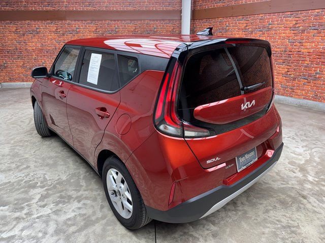 Used 2023 Kia Soul LX w/ LX Technology Package image 3