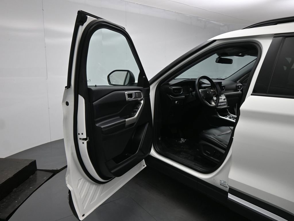 Certified 2021 Ford Explorer XLT RWD image 8