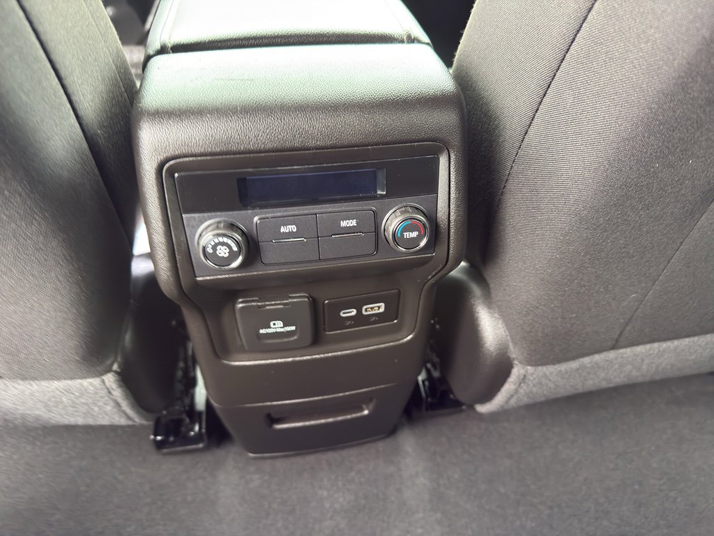 Used 2023 GMC Acadia SLE w/ Driver Convenience Package image 32