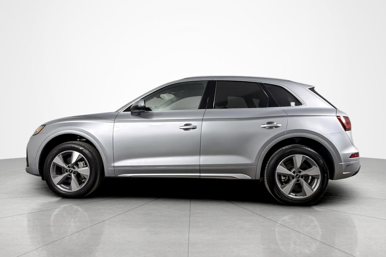 Used 2023 Audi Q5 2.0T Premium Plus w/ Premium Plus Package AWD/4WD image 2