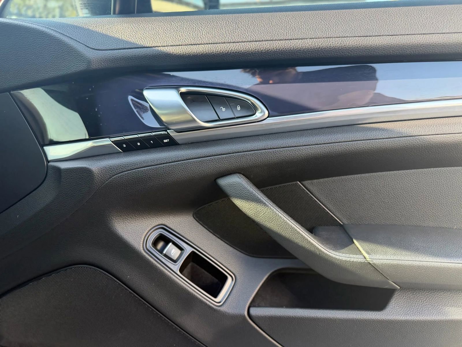 Used 2014 Porsche Panamera 4 w/ Premium Package image 10