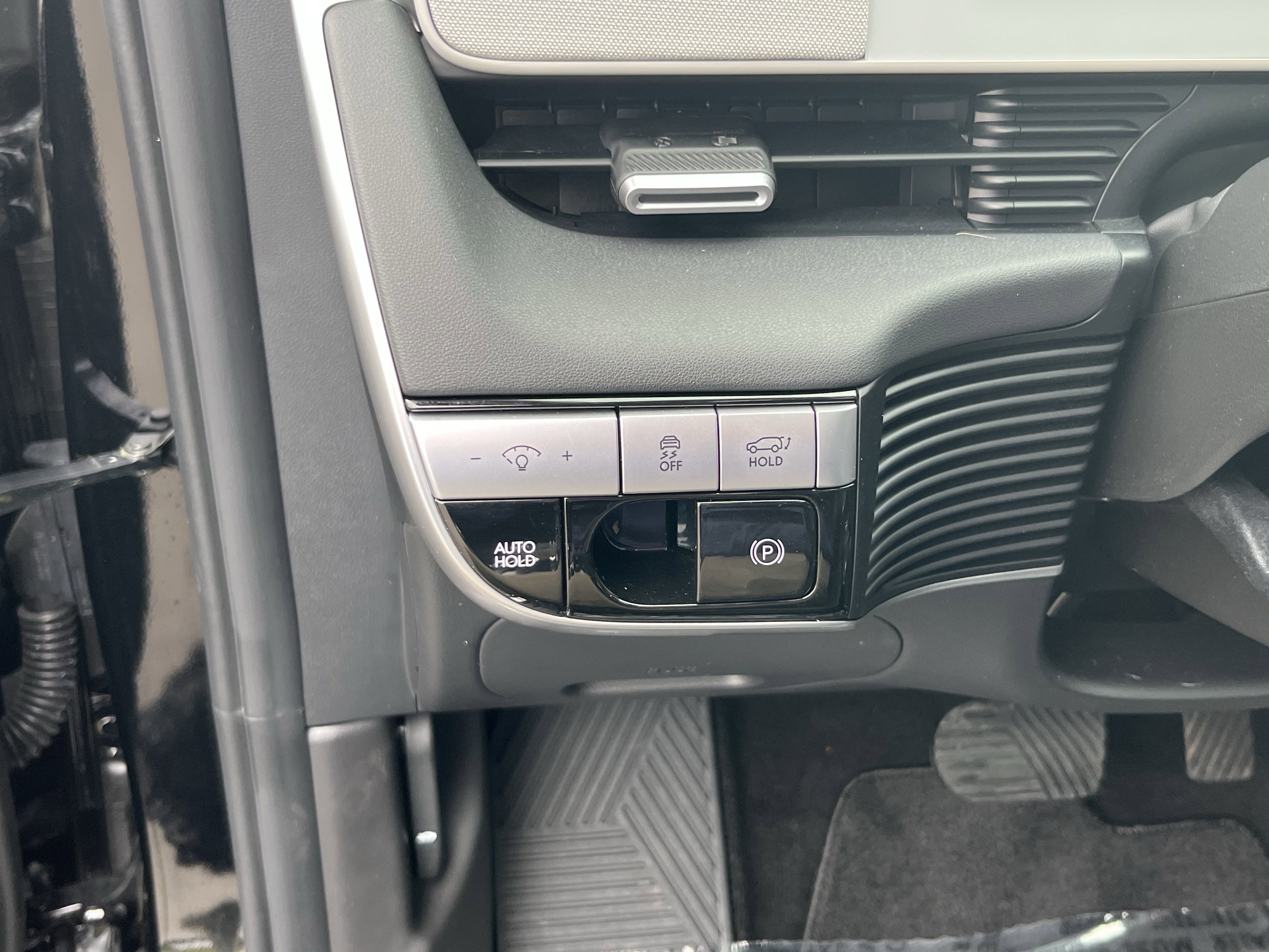 Used 2024 Hyundai Ioniq 5 Limited image 25