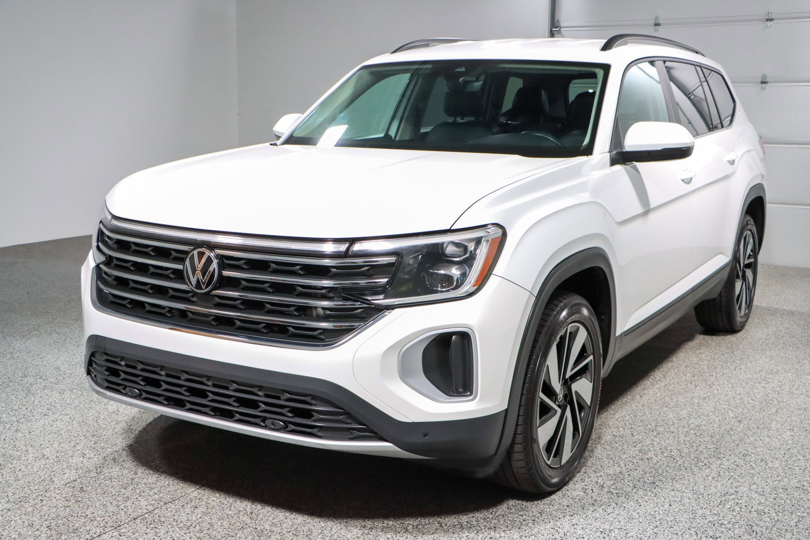 Used 2024 Volkswagen Atlas SE image 33