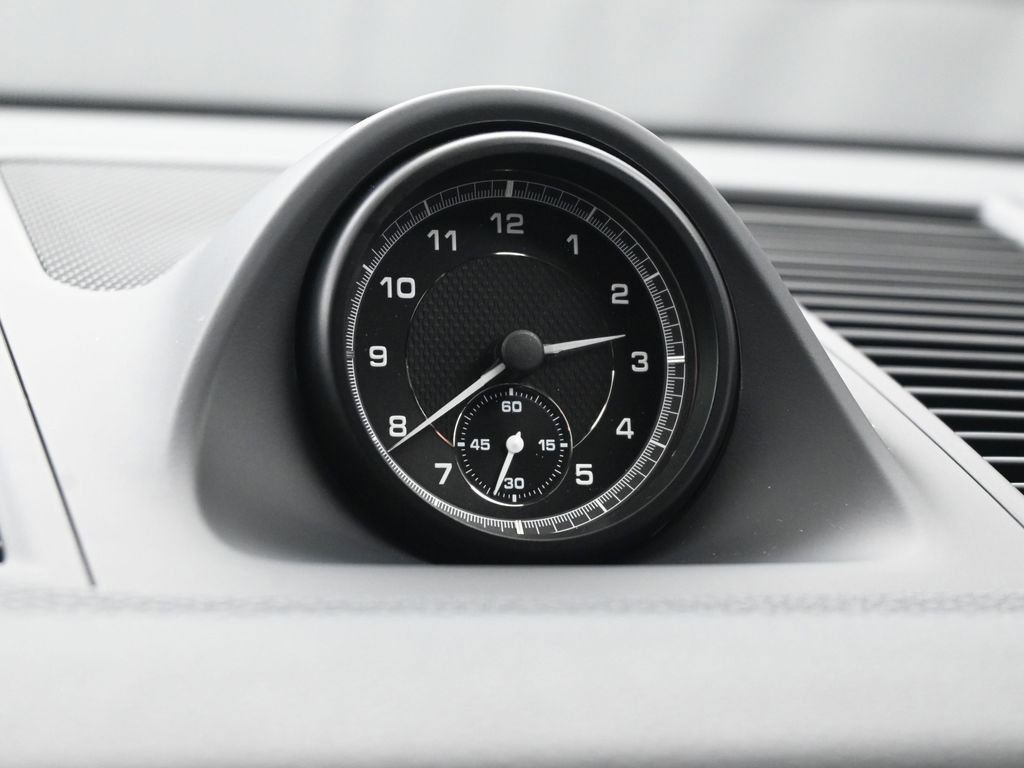 Certified 2025 Porsche Macan image 15