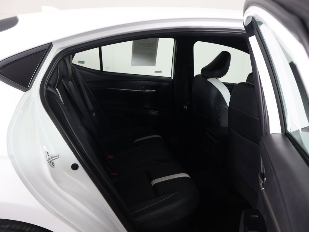 Used 2025 Toyota Camry SE image 29