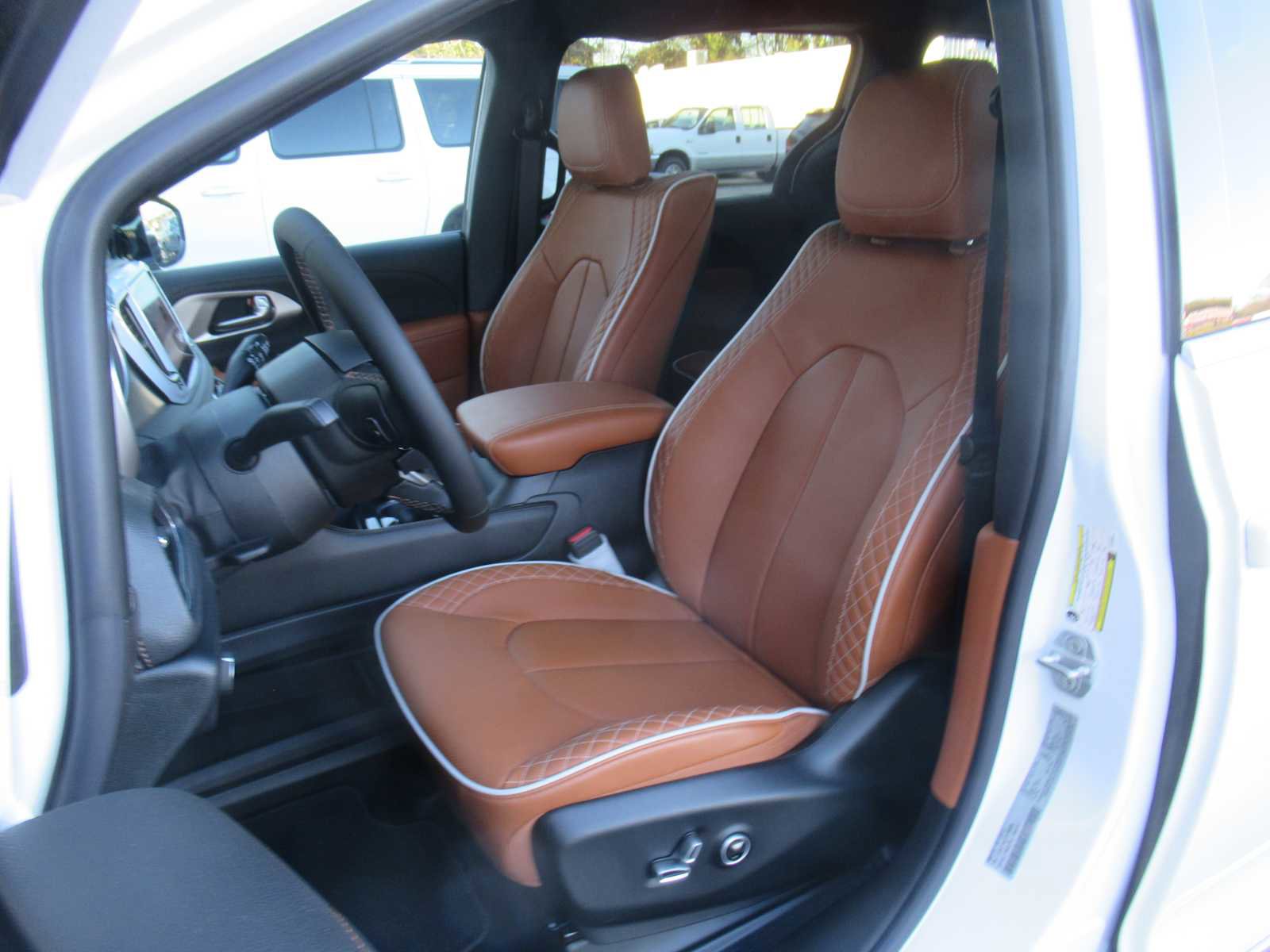 New 2026 Chrysler Pacifica Pinnacle image 23