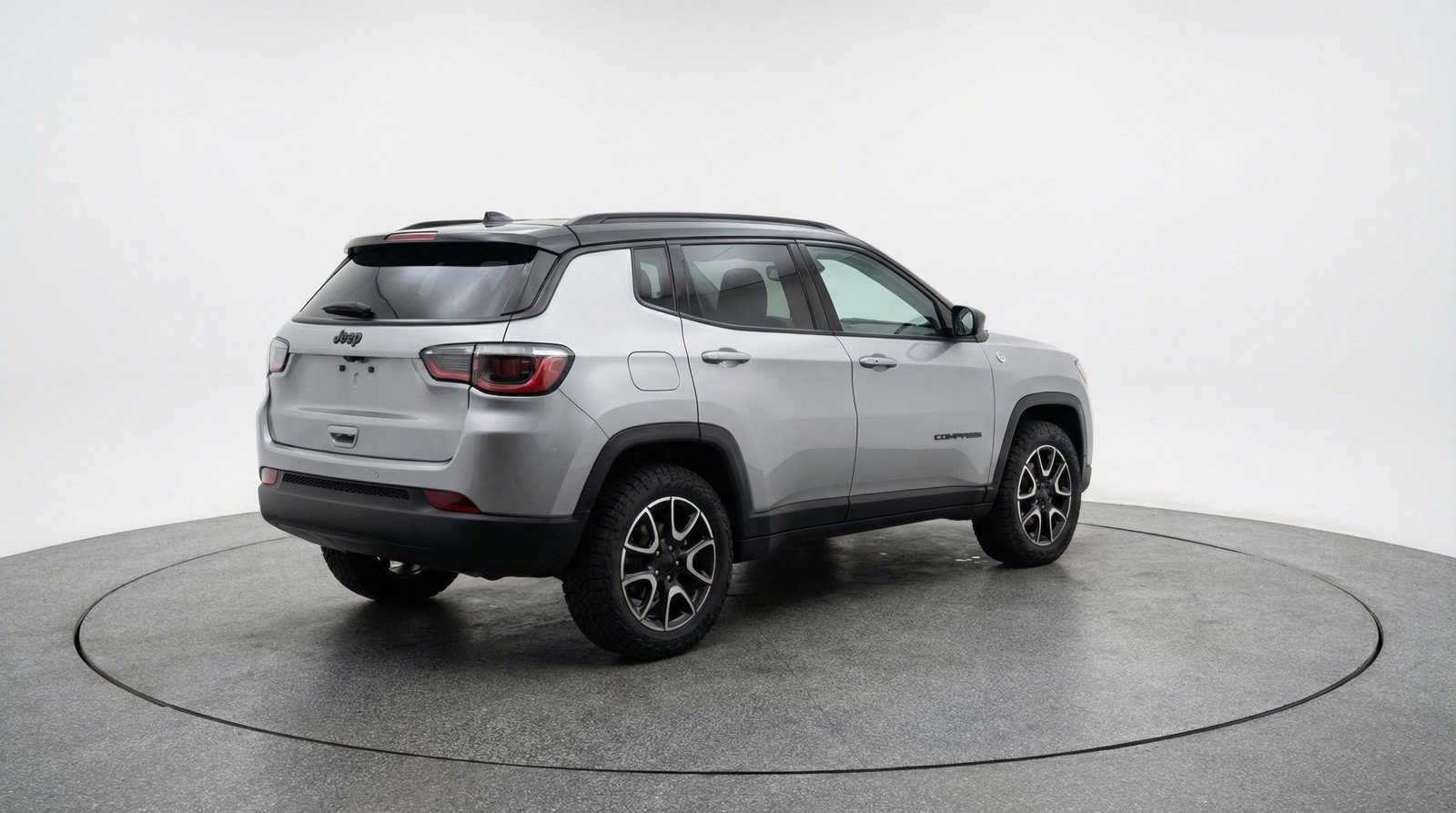Used 2025 Jeep Compass Trailhawk image 9