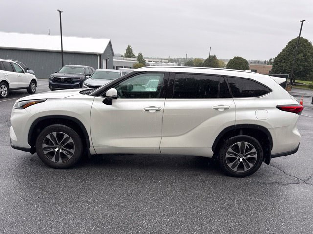 Used 2021 Toyota Highlander XLE AWD/4WD image 9