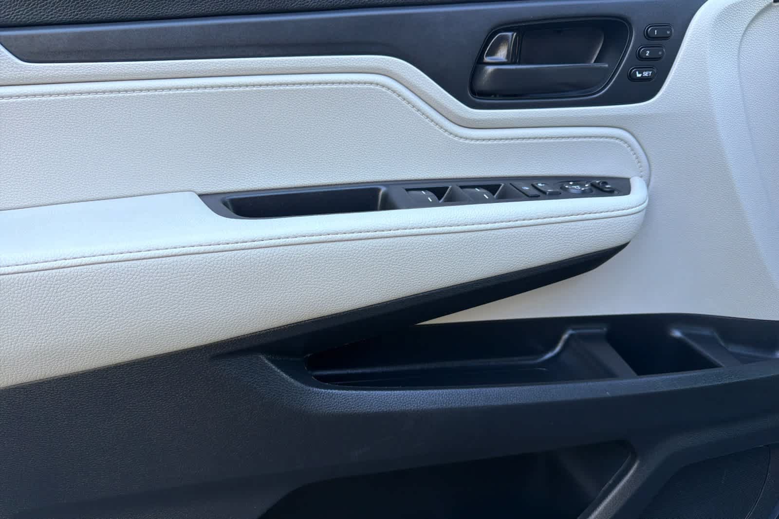 Used 2025 Honda Odyssey EX-L image 12