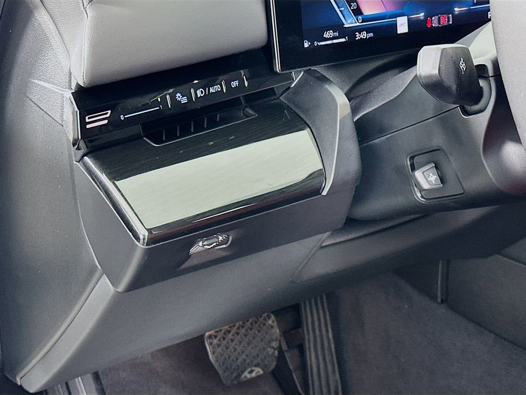 Used 2025 BMW 530i w/ Premium Package image 10