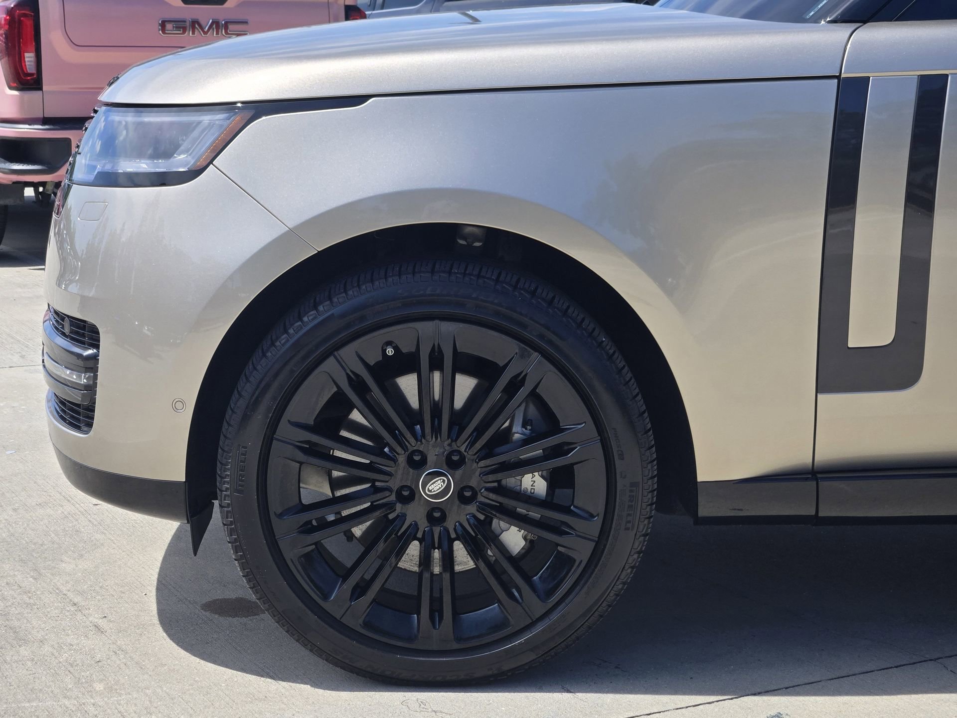 Used 2025 Land Rover Range Rover SE AWD/4WD image 9