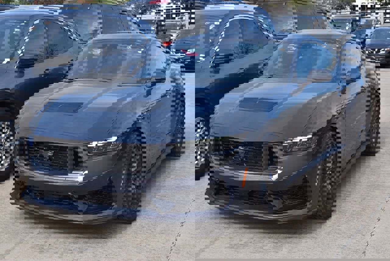 Used 2024 Ford Mustang Dark Horse image 2