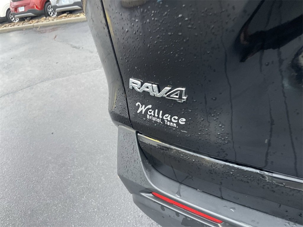 Used 2021 Toyota RAV4 XLE Premium image 7