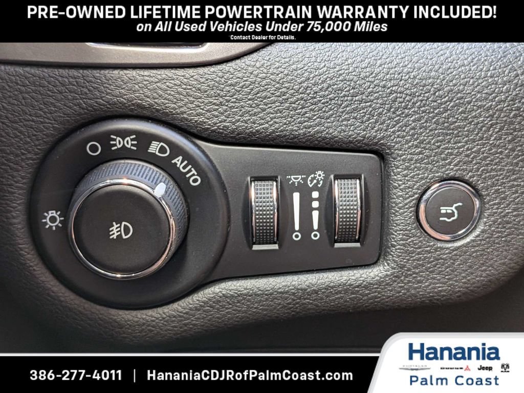 Used 2019 Jeep Cherokee Latitude Plus w/ Comfort/Convenience Group AWD/4WD image 29