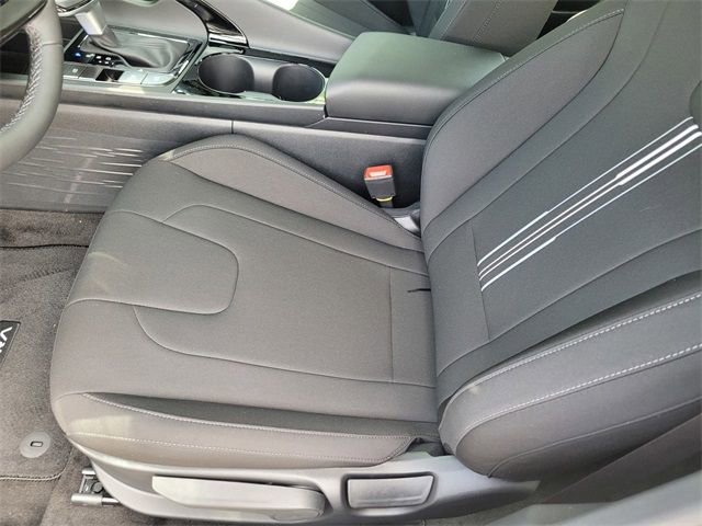 New 2025 Hyundai Elantra SEL image 18