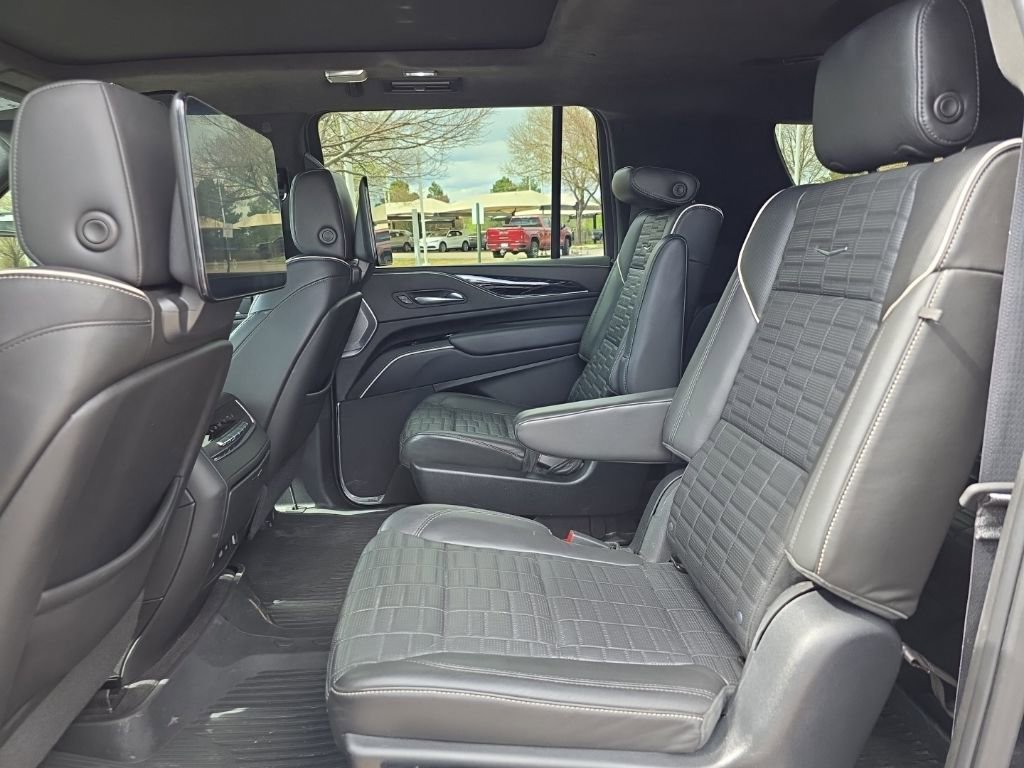 Used 2023 Cadillac Escalade ESV V image 17