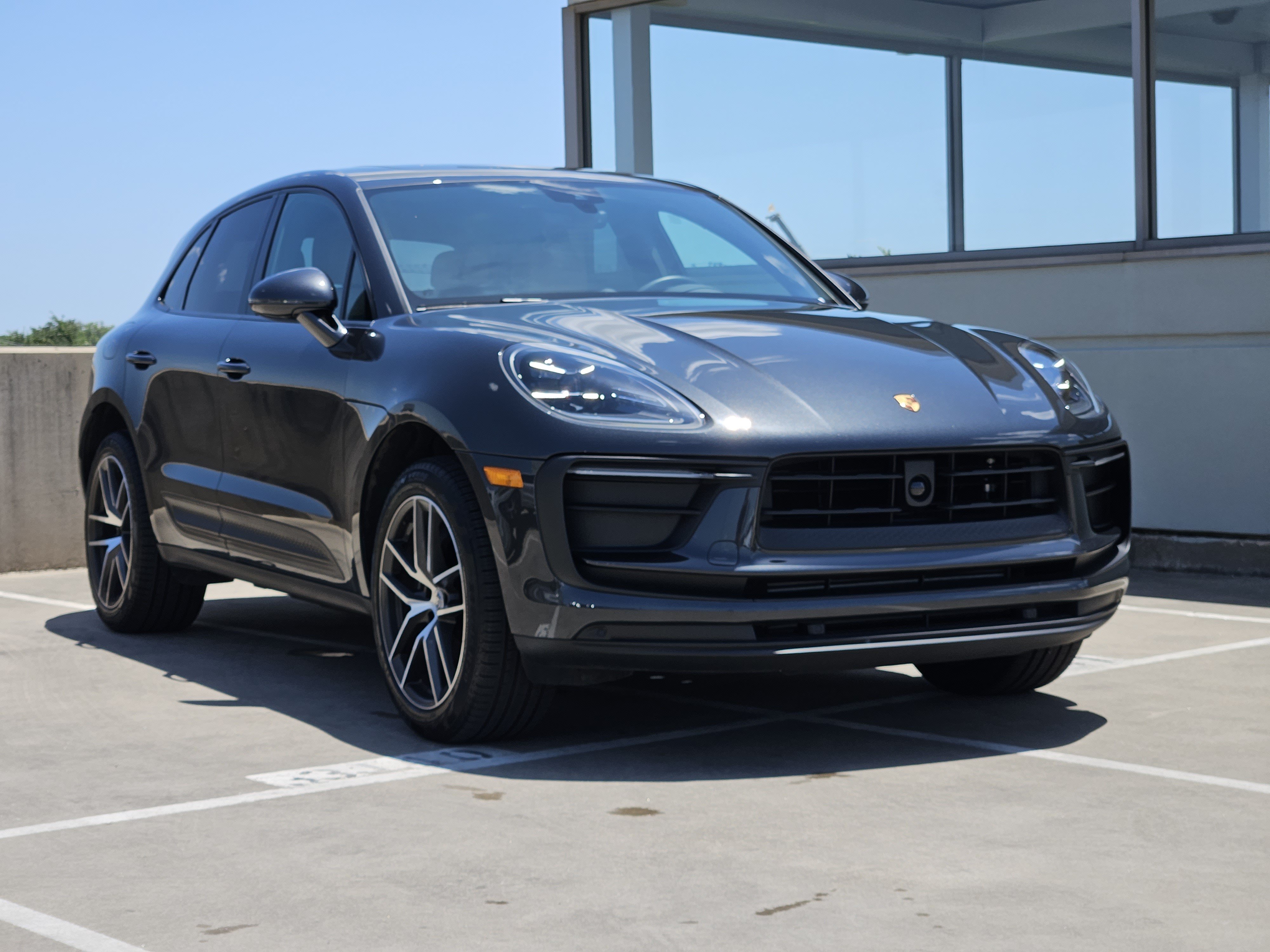 Certified 2026 Porsche Macan AWD/4WD image 10