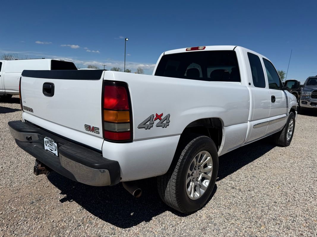 Used 2006 GMC Sierra 1500 SLE w/ Light Duty Power Package AWD/4WD image 10