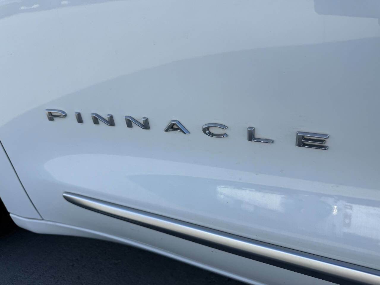 Used 2023 Chrysler Pacifica Pinnacle image 12