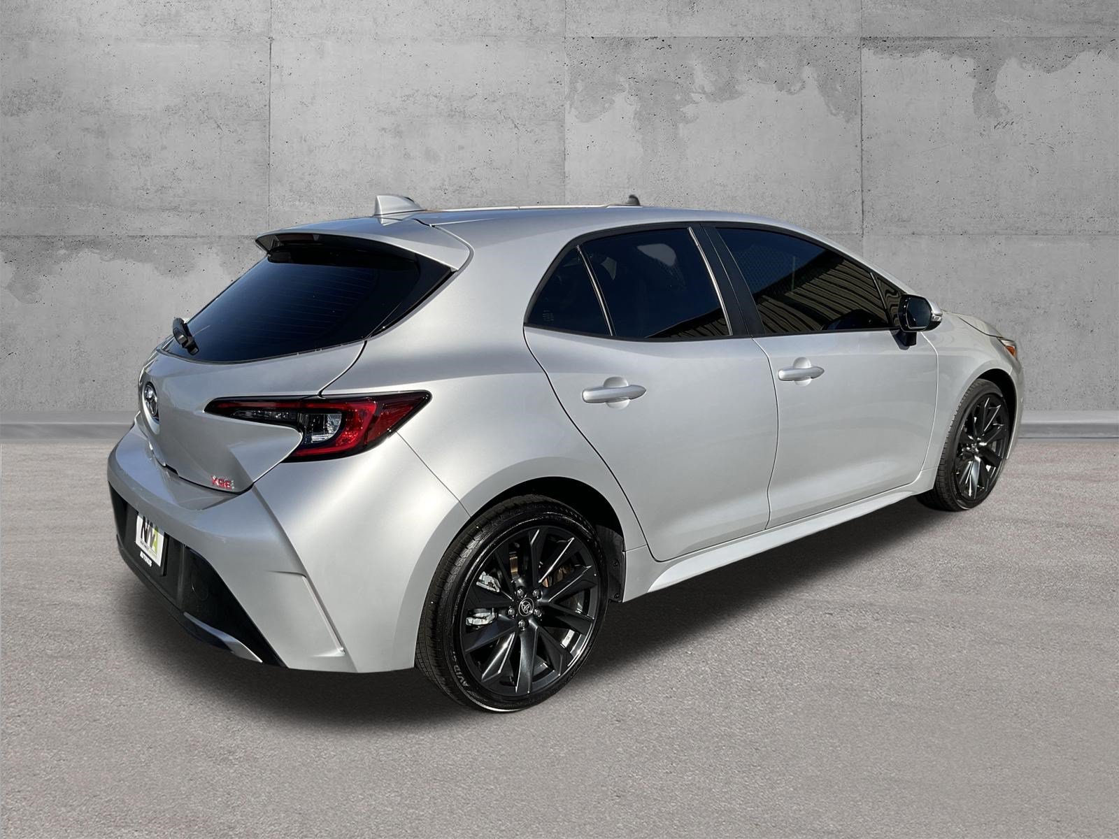 Used 2025 Toyota Corolla XSE FWD image 3