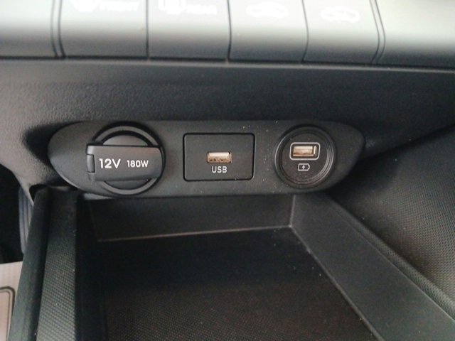 Used 2023 Hyundai Elantra SEL image 21