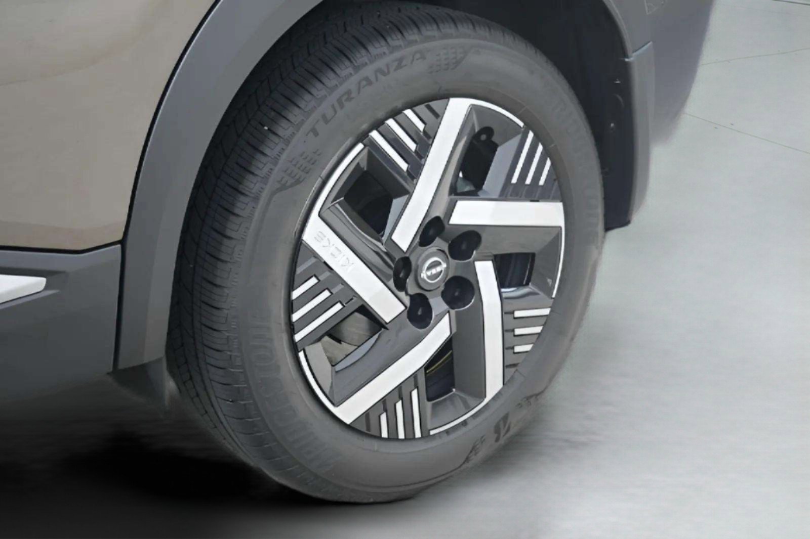 Used 2025 Nissan Kicks SV image 51