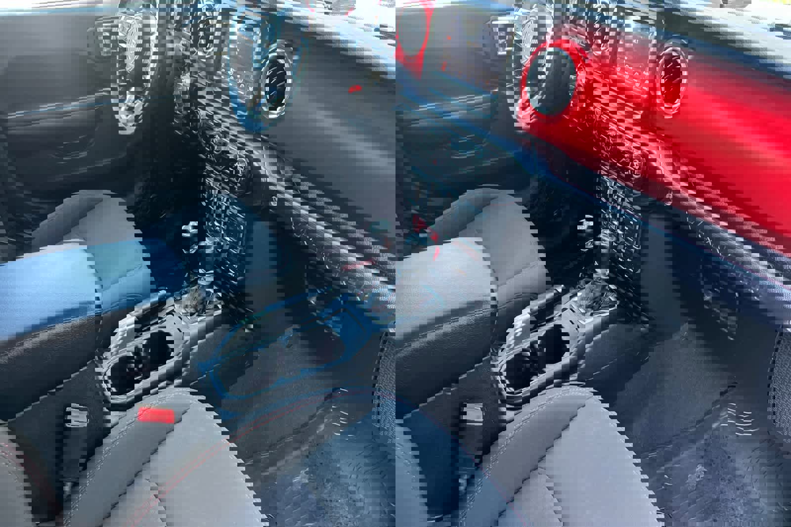 Used 2018 Jeep Wrangler Unlimited Rubicon AWD/4WD image 17