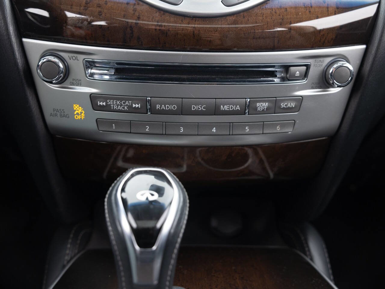 Used 2017 INFINITI QX60 Luxe w/ Deluxe Technology Package AWD/4WD image 38