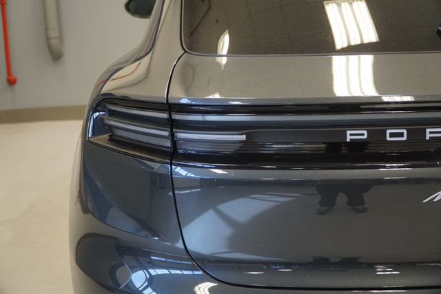 New 2026 Porsche Macan 4 Electric AWD/4WD image 6