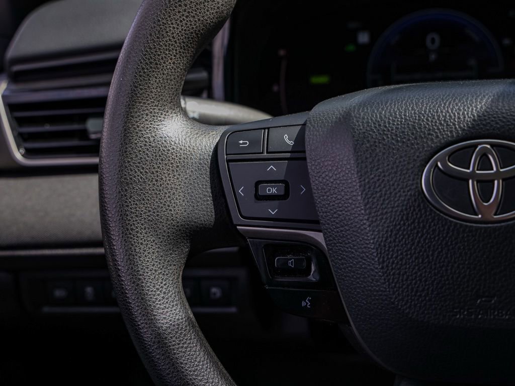 Used 2025 Toyota Camry LE image 26