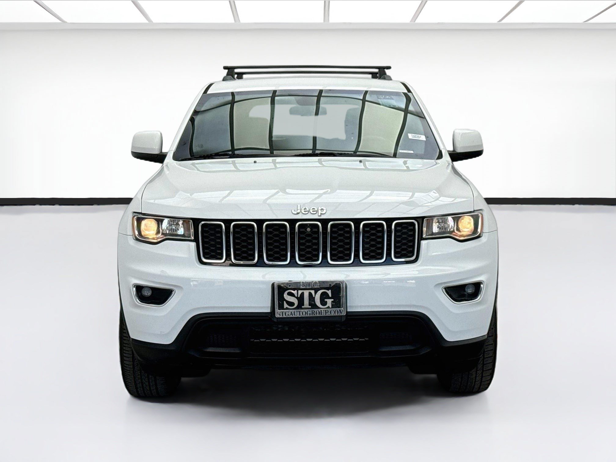 Used 2019 Jeep Grand Cherokee Laredo RWD image 2